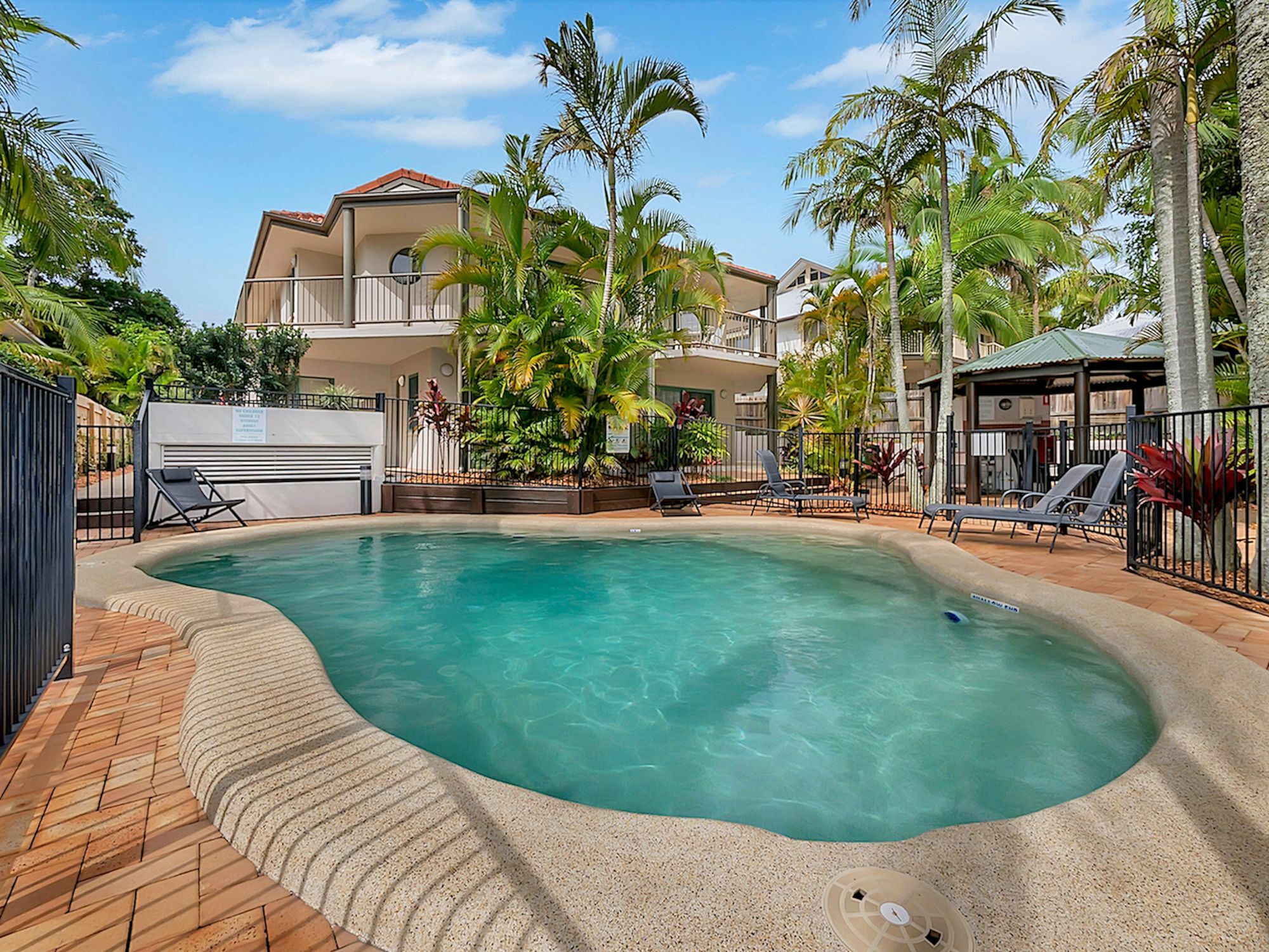 Aparthotel Cossies By The Sea Byron Bay Esterno foto
